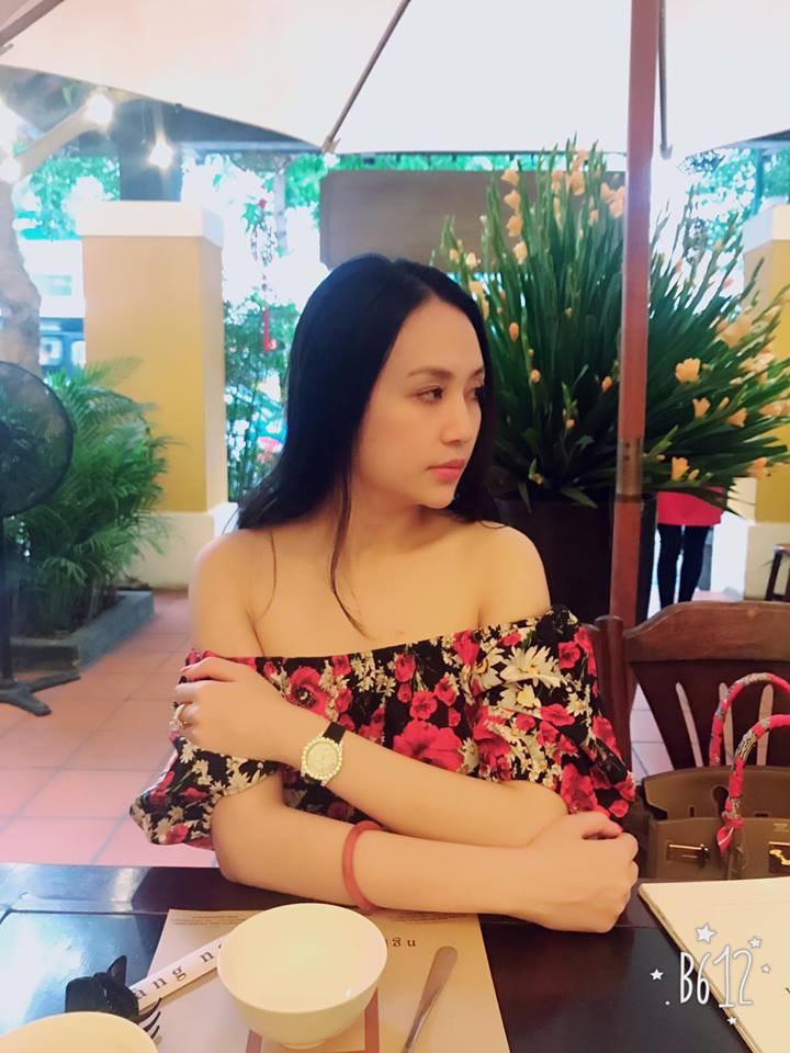 Ít ai ngờ, bà xã Tuấn Hưng có loạt đồng hồ tiền tỷ đắt đỏ cỡ này Ít ai ngờ, bà xã Tuấn Hưng có loạt đồng hồ tiền tỷ đắt đỏ cỡ này